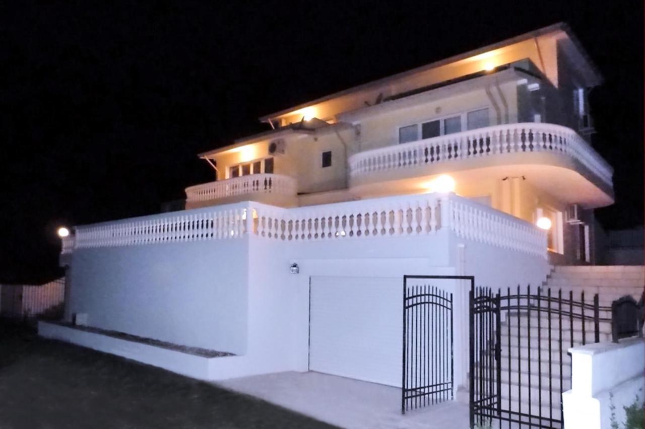 Villa Sorento Italian Neoclassica Balčik Exteriér fotografie